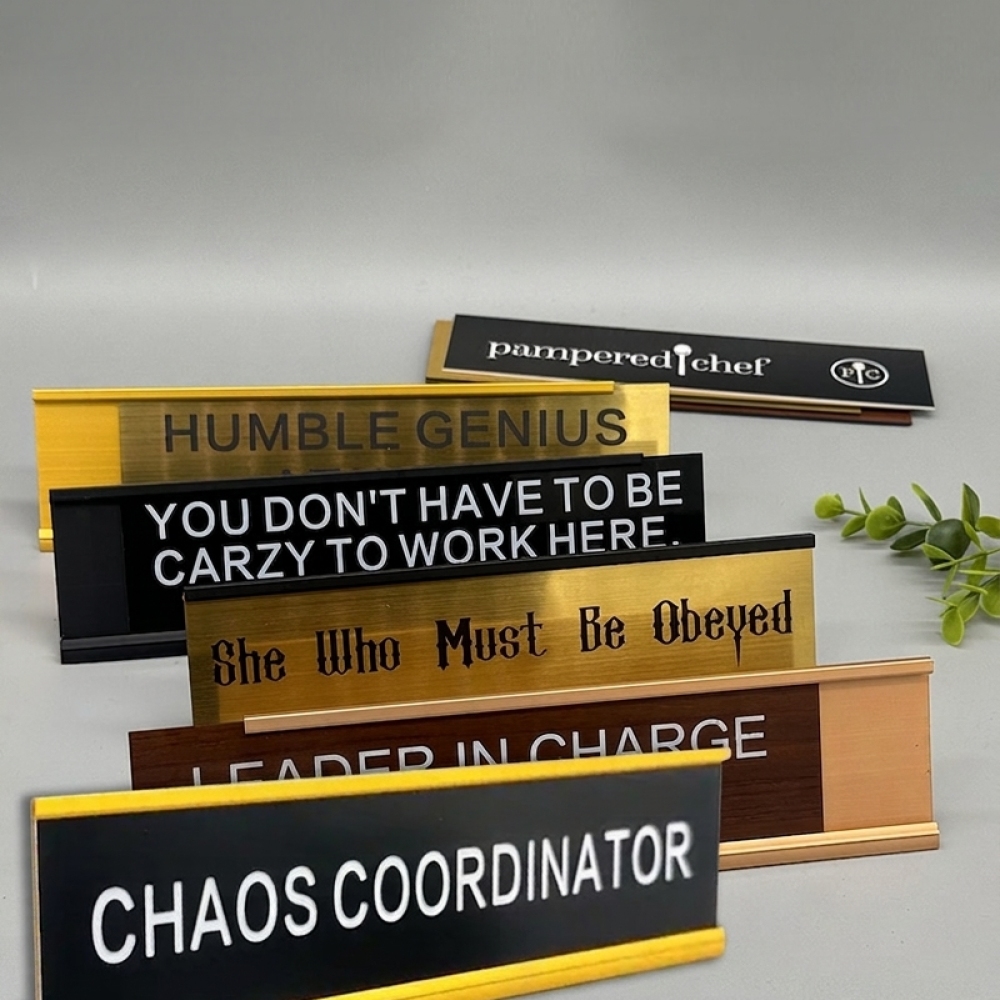 ป้ายตั้งโต๊ะรูปตัว L ทำจากโลหะ - Desk Name Plate บทวิจารณ์และราคา