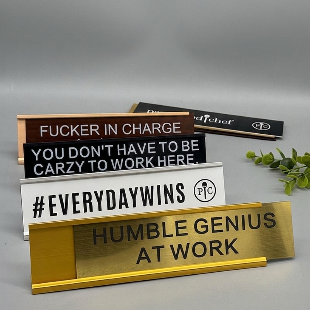 ป้ายตั้งโต๊ะรูปตัว L ทำจากโลหะ - Desk Name Plate บทวิจารณ์และราคา